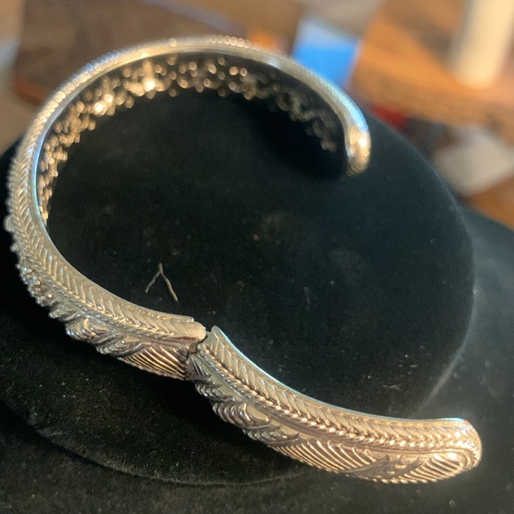 JUDITH RIPKA 925 STERLING SILVER HINGED BANGLE BRACELET WITH PAVÉ CZ DETAIL - Picture 6 of 14